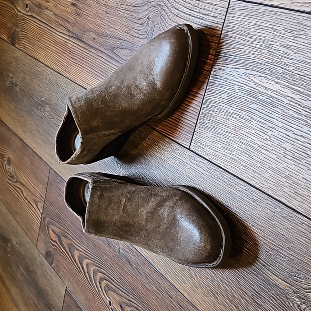 Born taupe booties size 8.5